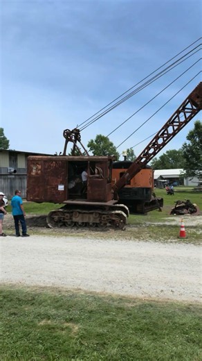 Clamshell crane working hard 👍 Lathrop Missouri tractor show #shorts