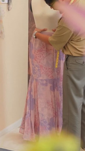 Minimalace Raya 2026 on Instagram: "We want people to understand that a design is more than just fabric, it carries the time, effort, and love we pour into every piece. . Nayla Raya 2026, The enhanced version of Kyra Kurung. The difference between Kyra and Nayla is that Kyra features a mermaid trumpet cut, while Nayla comes in a mermaid 6-panel cut. ❤️"