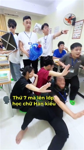 Khi cô giáo chỉ lên bảng toàn chữ Hán… và cả lớp hóa thành tượng đá 🗿🤣🇯🇵