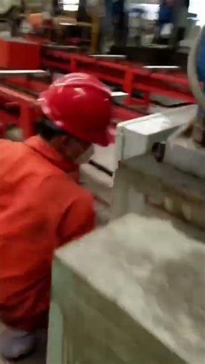 Aluminum ingot production process： Raw aluminum → Melting → Mold casting → Cooling