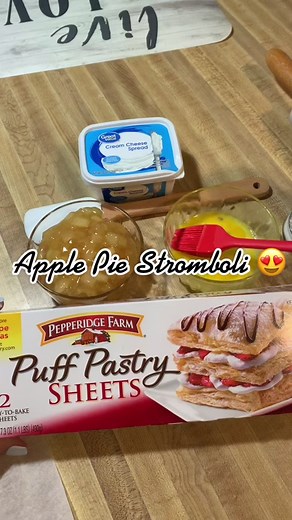 Delicious Apple Pie Stromboli Recipe