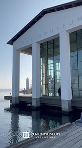 Upplev Galjonshallen i vinterljus ✨ I Galjonshallen möter du några av våra mest imponerande föremål – ståtliga galjonsfigurer som en gång prydde svenska örlogsfartyg. I vinterljuset blir rummet något alldeles extra: stilla, storslaget och med havet som närmaste granne. En av museets mest älskade platser. 💙 Har du varit här nyligen? 🎥 Isabel Munther, Marinmuseum/SMTM. CC-BY | Marinmuseum / The Naval Museum