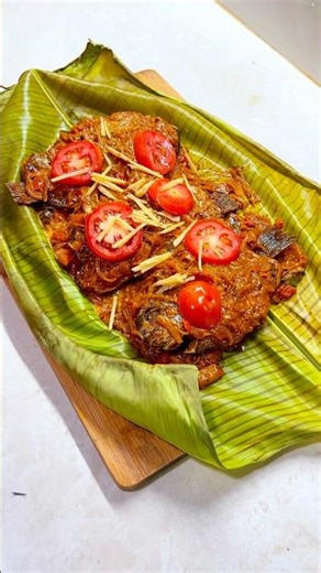 Authentic Karimeen Pollichathu 🐟🔥 | Kerala Style Pearl Spot Fish in Banana Leaf #shorts