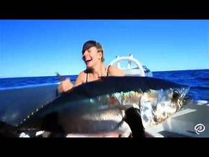 TUNA FISHING - Girl Catches Monster TUNA