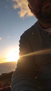 Lewwel 17 il-minuta ma humiex ritratt imma jien waqt meditazzjoni. Tarawni static u li kieku mhux ghax hemm ix-xemx niezla tahsbuwa stampa ghax literalment nkun niezel l'isfel biex inwaqaf il-brain u naqleb fuq il-mind. Nkun bhal qisu qed infitex portail li jitraxinani il-boghod minni inifsi.Mind over matter 😊 Naf mhux easy li ma ticaqlaq xejn u taqta mohhok free kollox gewwa mohhok . U mhux easy aktar li mohhok jaf li qed tijgi rekordjat !!!! Imma dak bid dixxiplina igiba dik it-teknika 🙏🙏🙏