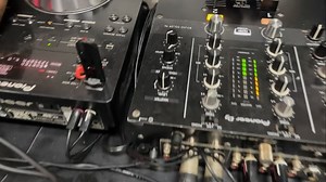 🏋️🔥 Bandora never misses a beat — every time he steps behind the decks, he turns the whole room into pure energy. One of Eswatini’s finest, a true master of vibe, rhythm and crowd control. If you’ve witnessed his sets, you know the fire he brings. If you haven’t… you’re sleeping on greatness. Drop a comment with your favourite Bandora moment! 🔥🎧🇸🇿 #Bandora #EswatiniDJs #TopTierTalent #BrusselsLifestyle #MusicCulture #VibesOnly | Brussels Lounge