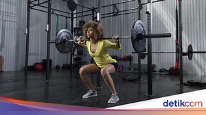 Biar Nggak Turun Berok, Ini Saran Dokter Saat Angkat Beban Berat