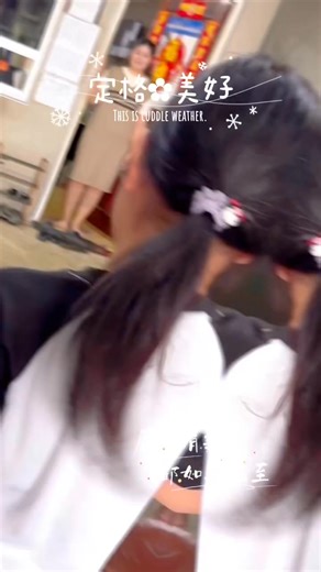 Parcel Pixie 👧👧 team on delivery! 📦 日历 记事本 🗒️ 双份小幸运由她们 👧👧 送上 💛🎀 Two Parcel Pixie 👧👧 bringing joy & calendars journals to you 💛🎀 | Anna & Co Insurance