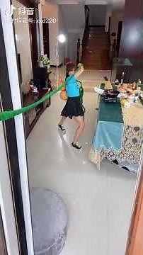 the kung fu cook! lady cook scrambled egg with tomato in a kung fu style (chinese tiktok)