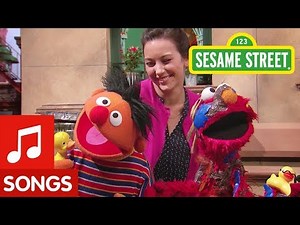 Sesame Street: Elmo and Ernie Sing Rubber Duckie Song