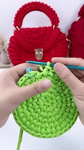 109K views · 436 reactions | #fbreels23 #fbreels #crochetlove #knitting #tip #cross #handmade #knittingyarn #beginner #crochet | Mukbang World | Facebook