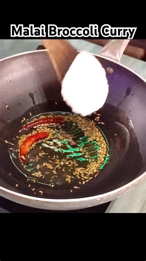 How to make Creamy Broccoli Malai Curry | Tasty Bhi Healthy Bhi #broccolirecipe #cheflucky