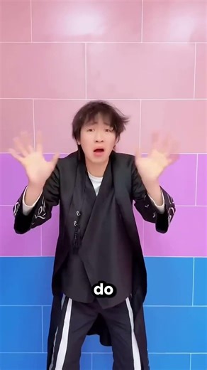 Do I put this woman inside the washing machine? 😲