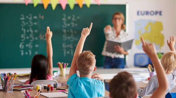 LIST: School bell times for Tampa Bay-area districts for 2025-26 school year