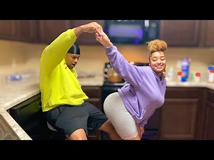 BENDING OVER IN FRONT OF MY BOYFRIEND TO SEE HOW HE REACTS 😍 (GONE GOOD)