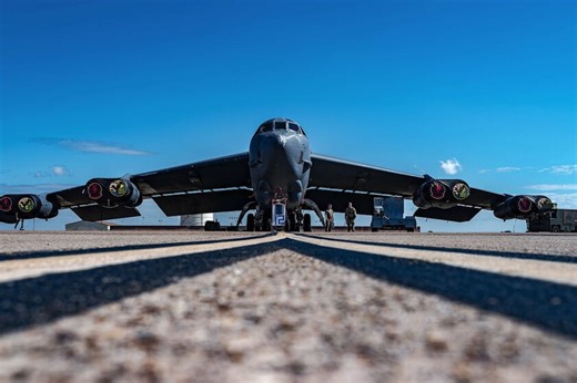 Mientras EEUU bombardea a Irán, ha ocurrido algo insólito: drones atacando las bases nucleares de Dakota del Norte