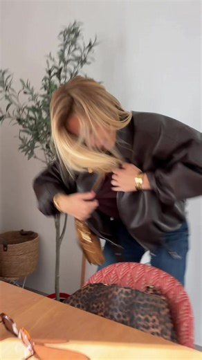 Ah tu ne l’as pas vue venir celle-là ! Une super crème pour les mains, efficace et clean ! La crème mains Labell Bio, une marque Intermarché, est notée 100/100 sur Yuka et m’accompagne au quotidien pour garder les mains douces et hydratées 👌 Prix de vente conseillé : 1,54€ @Intermarché