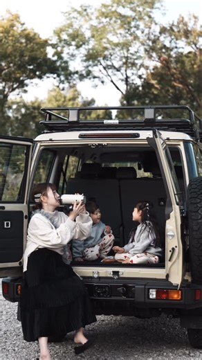 小さな森の家族 on Instagram: "秋のマイボトルコーヒーで毎日楽しむ🍂 UCC ゴールドスペシャル水淹れアイスコーヒーは 簡単に作れるのに味わいも深く、本格的。 流石の売り上げNo. 1ブランド※✨ ※ゴールドスペシャルブランド インテージSRI,SRI+2000年1月〜2024年12月レギュラーコーヒー粉入り粉（AP）ブランド販売金額 #PR #UCCのおいしい事実 #UCC #ゴールドスペシャル"