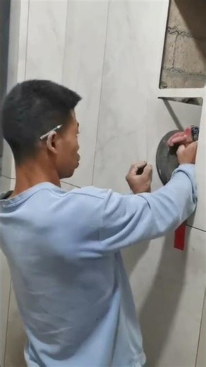 installing ceramic tiles on parts of the wall that are difficult to install