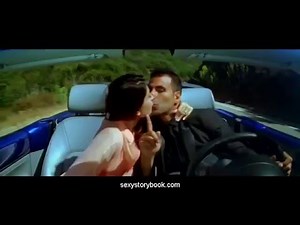 Kareena Kapoor kissing Akshay Kumar in Kambakht ishq