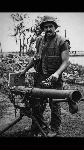 A Marine from the Battalion Landing Team, 2nd Battalion, 4th Marines examines and explains the operation of a captured PAVN recoilless rifle during Operation Salena in Vietnam, May 7, 1968. #vietnamwar #army #soldier #military | The War Rooms