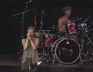 92K views · 3.1K reactions | Head bangers UNITE! AiC live in 1991. #grungebible #aliceinchains Video: https://youtu.be/ENZO4Ysoep0 | The Grunge Bible | Facebook