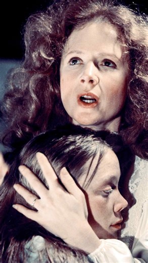 Give the girl what she wants or else… Piper Laurie and Sissy Spacek in “Carrie” (1976), directed by Brian De Palma. #carrie #sissyspacek #piperlaurie #briandepalma #halloween #horror #movie #snobmedia | Snob Media