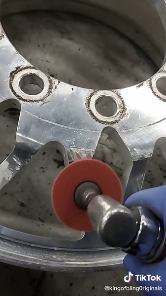 HOW TO REPAIR CURB RASH! #curbedwheels #aluminumpolishing #howto #respair #duallyking #10lugthug #fyp #fy #metalpolish