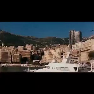 Debra Feuer: "E io che faccio?" L'Inesistente - Adriano Celentano: "Hai un biglietto per New York. Torna a casa, Lessie! Eh, volevo dire Mary. Il caso è chiuso." #Ilburbero | Lo Scrigno del Cinema