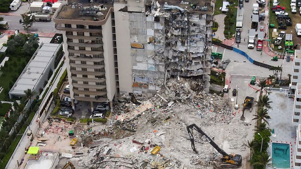 Federal investigation homes in on pool deck and early warning signs in collapse of Champlain Towers South
