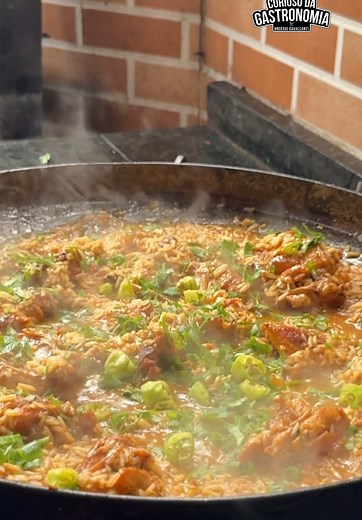 Galinhada no Fogão a Lenha: Sabor Tradicional