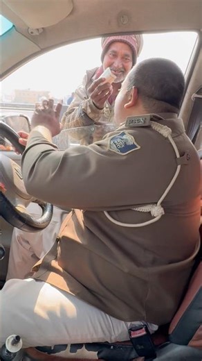 Giving money to abandoned old man #helping#humanity#kindness#viralreels