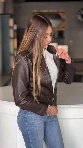 1.7K views · 15 reactions | Chamarra el piel de Res acabado Nobock adquierela aqui﫡 #viralsreelsfb #panamademoda #camisashombre #jaqueta #vaquero #cowgirlfashion # | Las Botas de Oro | Facebook