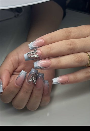 Un día como #manicurista en #medellín #uñas