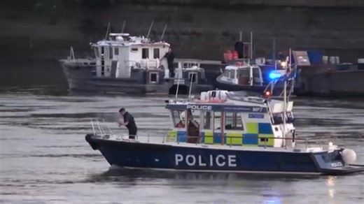 The River Thames was abruptly transformed into an active emergency zone as a serious waterborne incident demanded an immediate, multi-agency response. Specialized vessels from three key services rushed to attend an incident on the capital’s vital waterway. The coordinated fleet included fast police patrol boats, the robust fire and rescue launch from the London Fire Brigade, and the authoritative yellow-and-black launches of the Port of London Authority (PLA). The sight of the Police, Fire and P