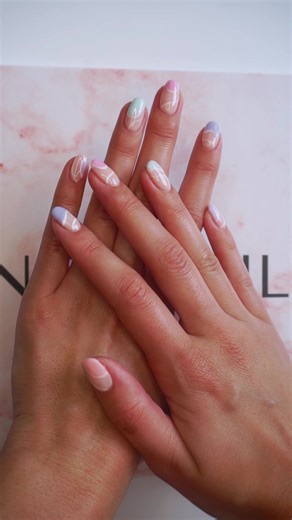 Ein Design mit unseren neuen Cover Base Protein Pastell Farben - we love it! 🍬 #nails #nailart #neonaildeutschland #foryou #4u