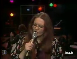 Fabienne Thibeault - La Complainte de la Serveuse Automate Extrait de Starmania, en public et accompagnée par l'Orchestre Symphonique d'Antenne 2, sous la direction de Michel Bernholc | Je Me Souviens