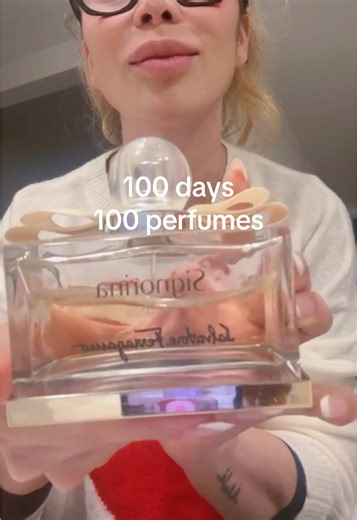 ⭐️ Rating: 8.5/10 Clean, feminine, easy to wear. One of those scents people lean in and say “you smell really good.” #100days100perfumes #signorinaferragamo