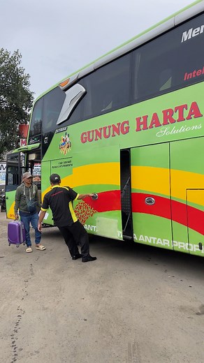 How to open jumbo bus trunk easily 😍 #bus #trunks #volvobus #reels | Ricky CunQrink