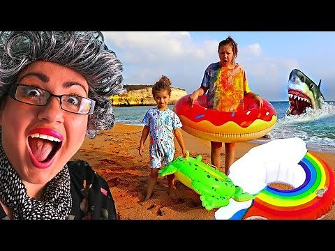 Ruby & Bonnie Pack for the Beach! Funny Pretend Play w/ Granny