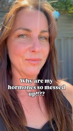 Tracey Wholesome Wellness & Online Business Mentor on Instagram: "We’re told it’s just “ageing”… but most of us have been marinating in hormone-disrupting chemicals for decades. Makeup. Plastics. Water contaminants. Injections in our face Tap water Processed food. Stress. Synthetic fragrances. Endocrine disruptors we never consented to. Your hormones aren’t random. They’re responding to your environment. Here’s the science (without the overwhelm): Many everyday chemicals act as endocrine disrupt