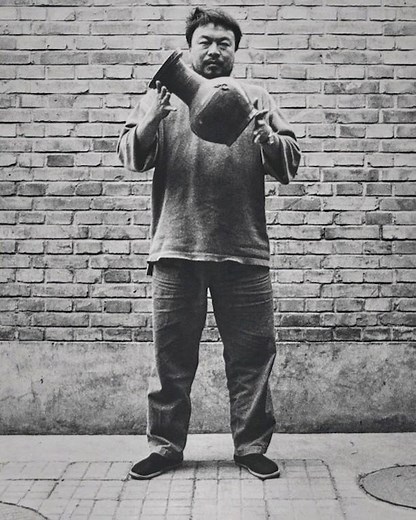 Ai Weiwei’s @aiww “Dropping a Han Dynasty Urn” (1995) is arguably one of the artist’s most important works. The performance, in which Ai dropped a valuable 2000 year-old Han Dynasty ceremonial urn onto a Beijing sidewalk (resulting in its destruction), drew heated debate from aficionados of Chinese material culture. Ai defended the work by stating, “General Mao used to tell us that we can only build a new world if we destroy the old one.” The piece addresses the expunction of cultural heritage w
