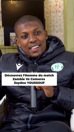 Homme du match Zambie Vs Comores, Zaydou YOUSSOUF se dévoile. Quel est le joueur qui le fait le plus kiffer ? Plutôt passe dé ou but ? Zidane ou Iniesta ? Yaya Touré ou Busquets ? Il se livre sur ses préférences. Découvrez ses réponses ! extrait d'un long entretien à découvrir sur la page YouTube C Sport Mag(lien en bio) avec @Nordine Journaliste .et l'équipe C sport Mag @SiskoKent et @Nassur Ahamada , merci à la @FFC 🇰🇲 * * * #Zidane #Iniesta #can2025 #Busquets#Comores
