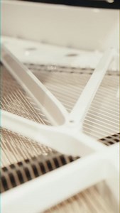 Die Steinway & Sons Ultra Black & Ultra White Limited Edition. Gefertigt in der Hamburger Manufaktur, vereint sie zeitlose Handwerkskunst mit moderner Ästhetik und ist weltweit auf nur 52 Instrumente limitiert. Zum Start der Ultras in Stuttgart begeisterte das Pianoduo @duoblancetnoir mit einem exklusiven Live-Konzert zusammen mit Beatbox-Europameister @darobeat und eröffnete die Ausstellung auf eindrucksvolle Weise. Seit Samstag sind die Ultra Editions nun auch bei Steinway & Sons Stuttgart zu 