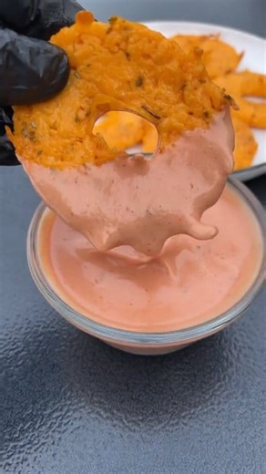✅️ FULL RECIPE IN THE FIRST COMMENT 👇 These super crispy baked keto onion rings with cheese are a dead ringer for the deep fried breaded variety and take less than 30 minutes to prepare. Slicing onions into thick rings and baking them between a layer of shredded cheddar are the secrets to achieving the perfect keto onion ring recipe. A touch of buffalo seasoning adds a nice heat. RECIPE IN (C O M.M E N T)👇 #ketoideas #KetoMousse #CottageCheese #ketorecipes #ketoonion | Keto diet official accou