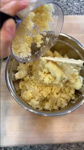 This garlic storage hack will change your life #garlic