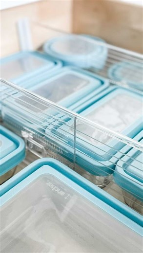 The Container Store on Instagram: "Weekends = perfect time for a quick win organization project! 🍽💙 See how @heychantelljoy upgraded and organized her food storage drawer in no time at all. #ProTip: Use drawer dividers to keep your food storage containers from falling over each other. #TheContainerStore #tupperware #foodstorage #kitchenorganization #organized #declutter #homeideas #getorganized #hometips Have you organized your food storage containers lately?"