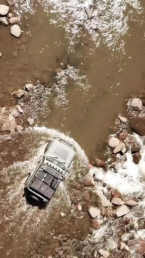 Nothing like an unexpected water crossing. . . . .#suzuki #jimny #jimny4x4 #jb74 #jb64 #overlanding #outdoors #rivers #roaminghorizons #jimnylovers