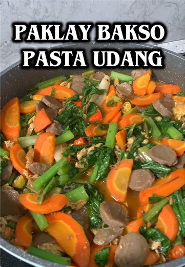 PAKLAY BAKSO PASTA UDANG Bahan : - Sawi Caisim - Wortel - Daun Bawang - Cabai Rawit Iris ( sesuai selera ) - Kepala Udang bersihkan lalu sangrai dan haluskan. Beri Air Mendidih - Bakso Sapi Iris - Telur Ayam Kocok Lepas - Penyedap Rasa - Kaldu Bubuk - Cabai Bubuk - Garam - Minyak Sayur untuk Menumis Bumbu Halus : - Bawang Putih - Bawang Bombay - Kemiri - Merica
