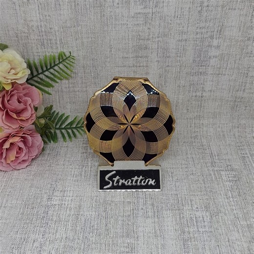 Stratton Powder Compact ~ Purple Enamel With a Gold Engraved Design ~ Vintage Queen Convertible Compact Mirror - Etsy